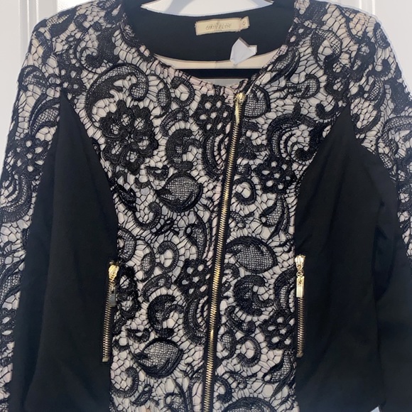 Beautiful black lace blazer - Picture 2 of 4